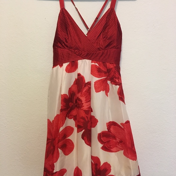 ā°last chanceā° Great Guess open back silk dress - Picture 3 of 8